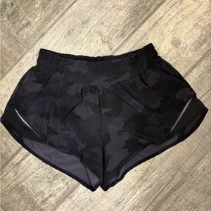 lululemon camo hotty hot shorts